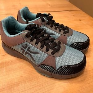 Like New - Super Cute Kuru Quantum Sneakers
